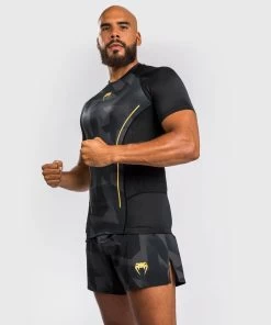 Venum Razor Rashguard Short Sleeves - MMA Factory -Boxing Equipment Store 1 252f0 252fa 252fa 252f10aac9cca0b5df0867d56f2c17769a9e0c059527 6 b35603c8 ef06 42cf b913 e461b4ed2bbf 1080x 1