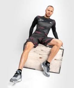 UFC Venum Fight Week 2.0 Rashguard - LS - MMA Factory -Boxing Equipment Store 9a559310c4fab034c78bc4cffb3063fe41a421e6 rs fightweeks 2.0 black 02